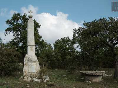 Qui, ogni 5 gennaio si tiene una celebrazione in ricordo dei caduti guidati da Romano